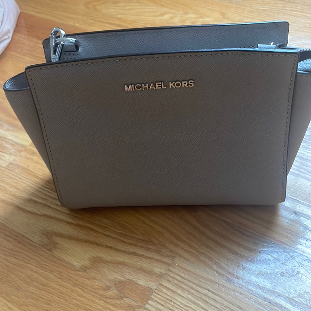 Small Gray Michael Kors Purse